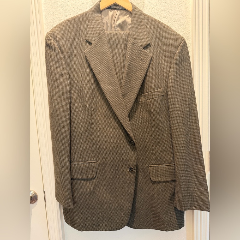 Classic Lands End Men's Suit in Brown